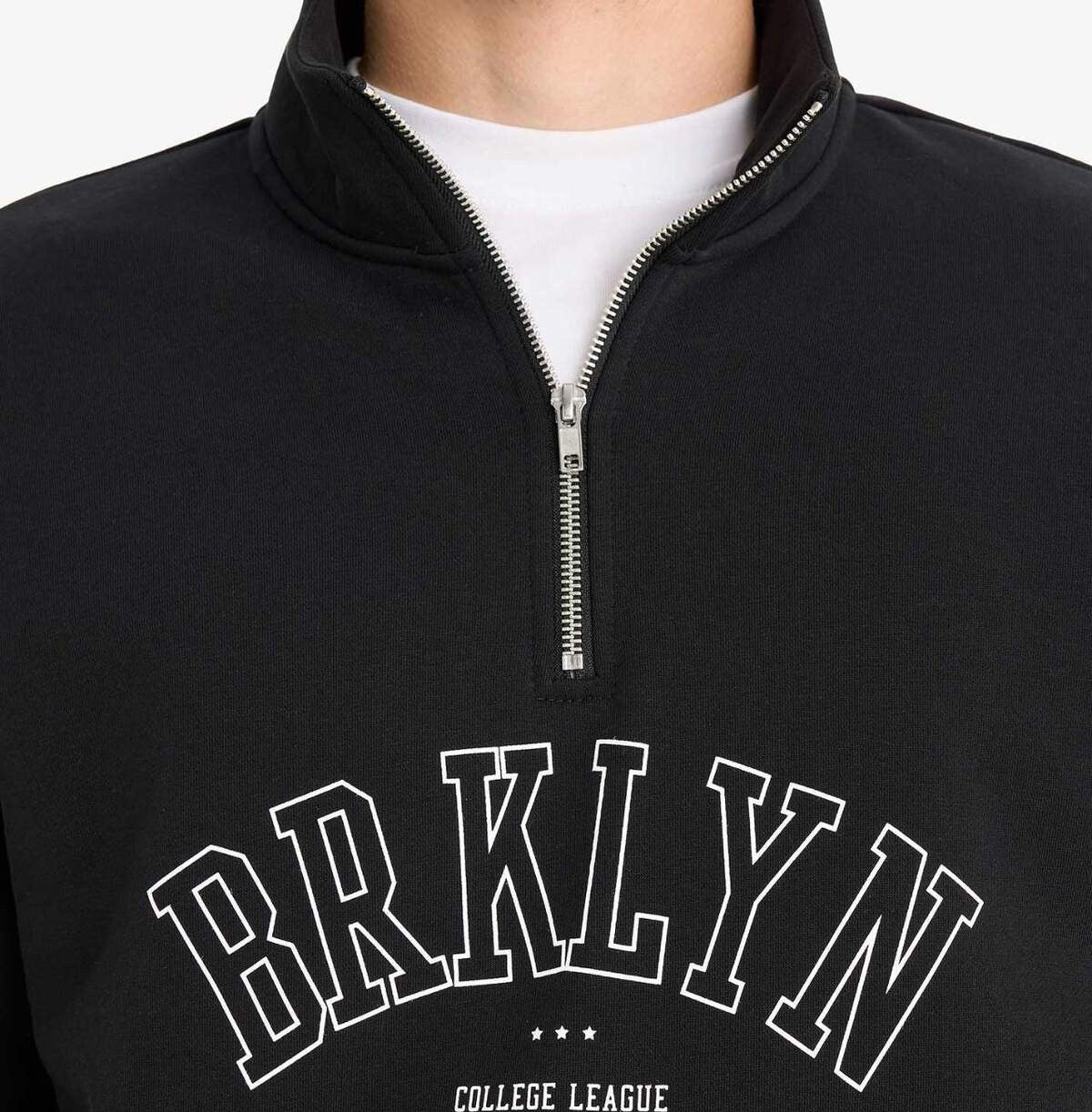 DEFACTO QUARTER ZIPPER IN BLACK