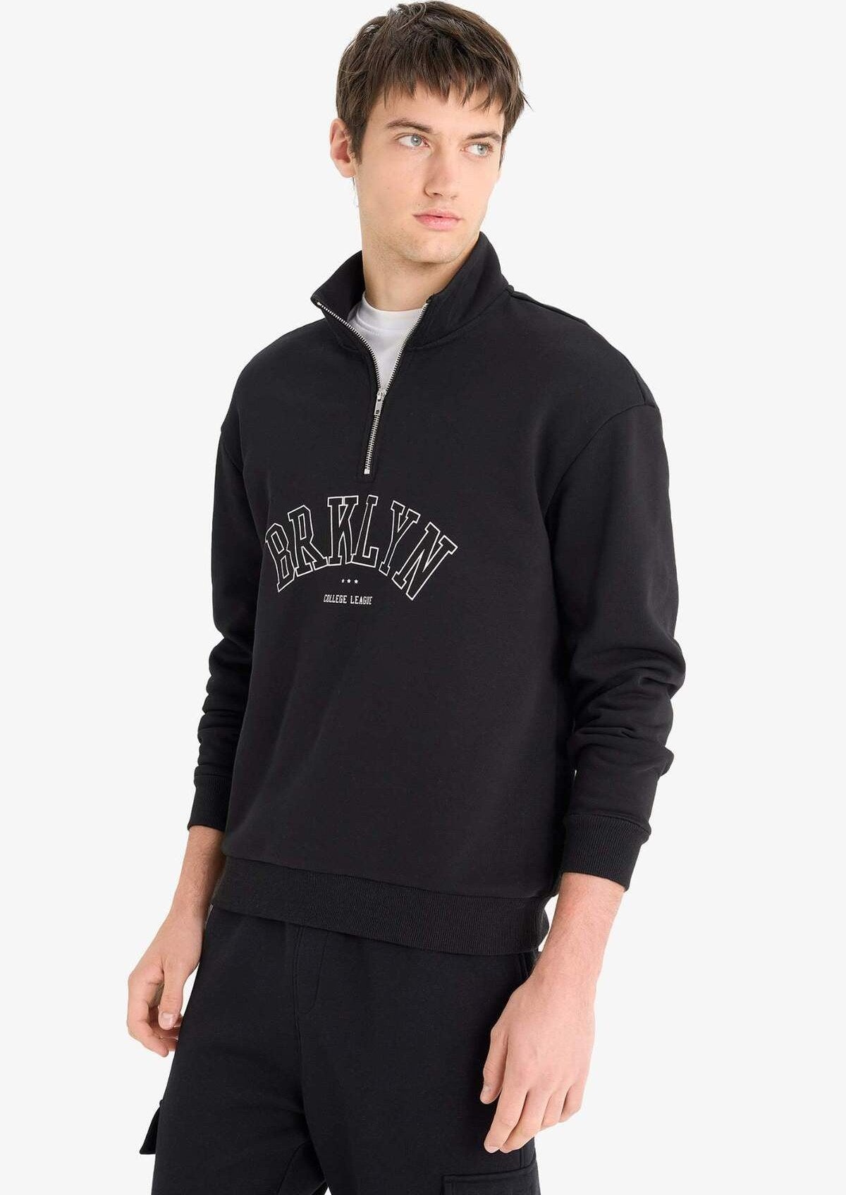 DEFACTO QUARTER ZIPPER IN BLACK